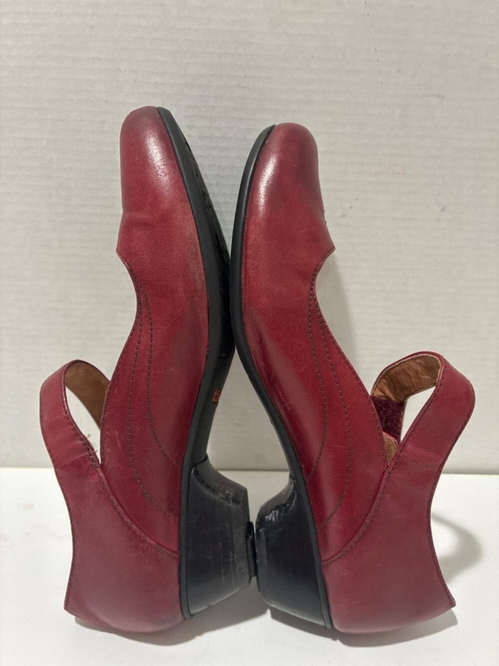 Taos woman’s Mary Jane heels shoes color red leather size 7 - Picture 4 of 8